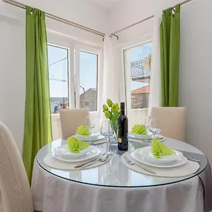 https://apartment-roko-trogir-21218.hotels-in-trogir.com