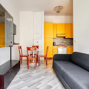 altido-stylish-2-bed-flat-easy-access-to-centre.italymilanhotels.net/