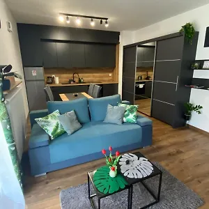 https://em-room.krakowhotelspoland.com